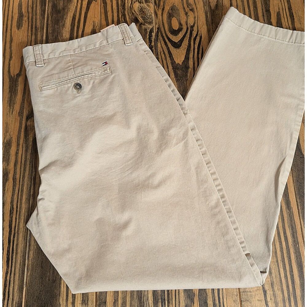 Tommy Hilfiger Men's Chino Pants 36x32 Tan Khaki Flat Front Straight Leg